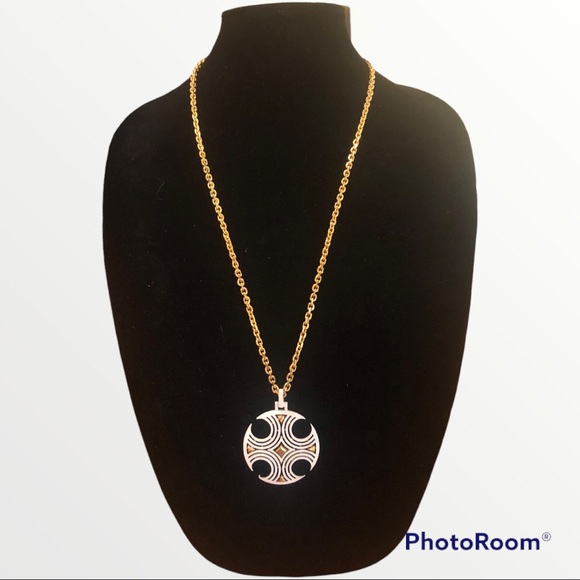 🌸VTG Trifari Circular White and Gold Pendant Necklace - Picture 3 of 9